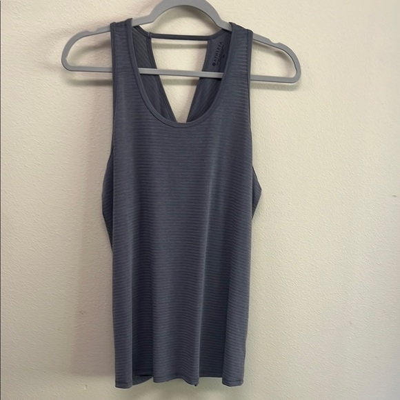 Athleta Essence Gray Textured Stipe Back Twist Tie Tank SzM - Picture 4 of 8